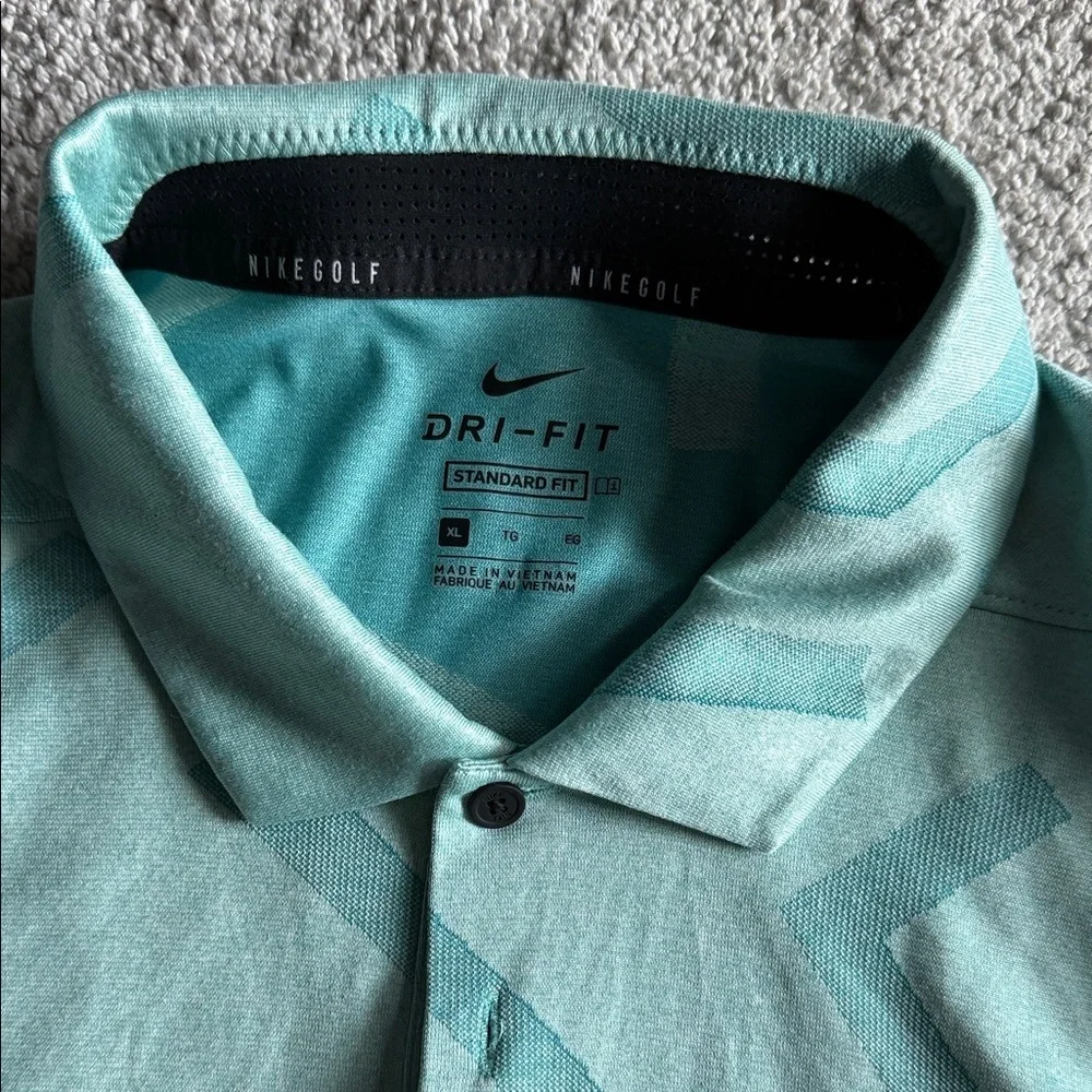 Nike Men's Teal Patterned Polo Shirt